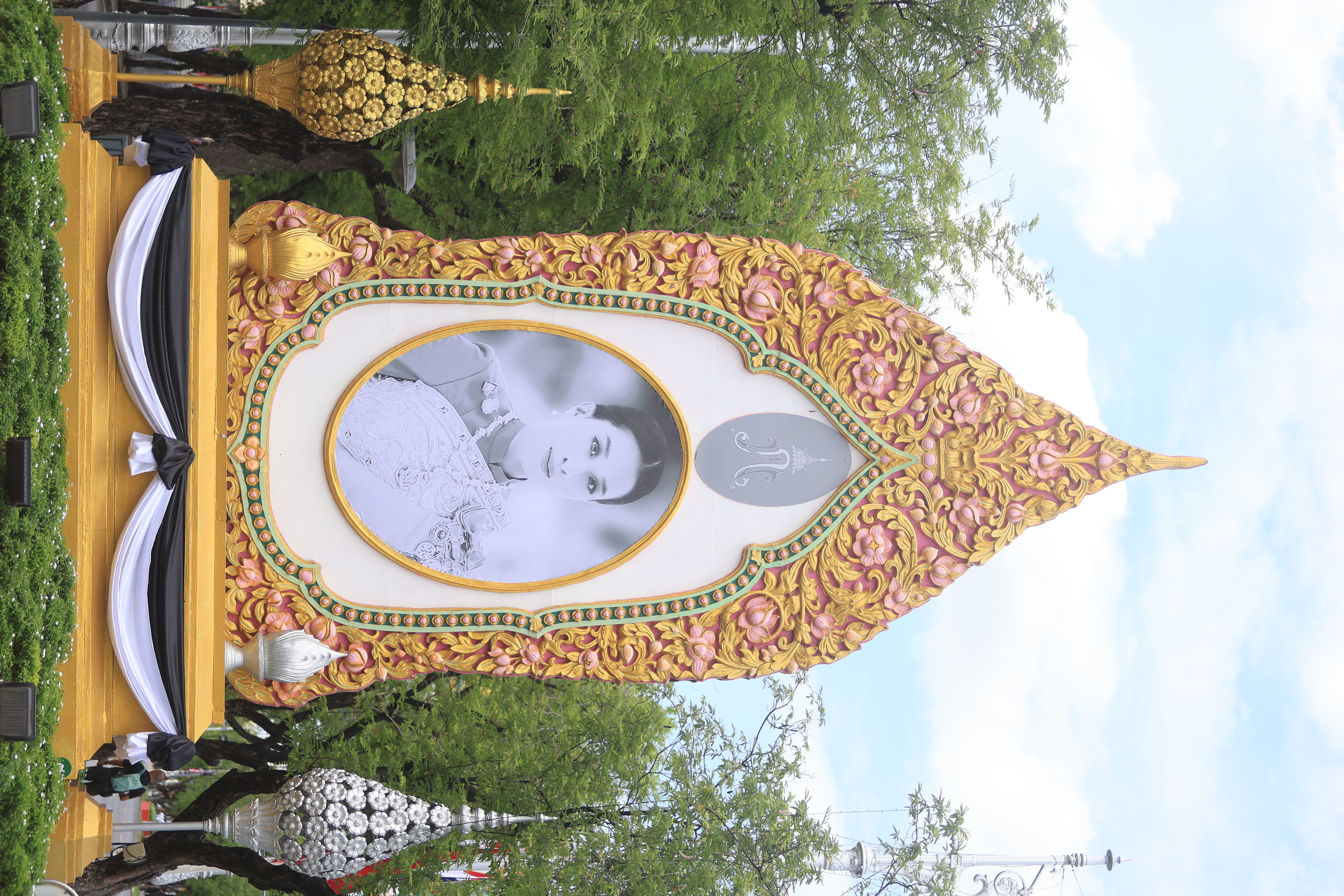 title - ส.ป.ก. ร่วมเข้าเฝ้าฯ และน้อมส่งเสด็จในการเคลื่อนขบวนอัญเชิญพระศพ สมเด็จพระเจ้าลูกเธอเจ้าฟ้าพัชรกิติยาภา นเรนทิราเทพยวดี กรมหลวงราชสาริณีสิริพัชร มหาวัชรราชธิดา สู่พระบรมมหาราชวัง